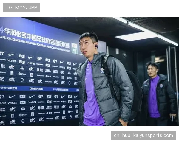 武汉三镇方镜淇带伤坚持门线发挥 手指脱位仍多次化解险情保平局